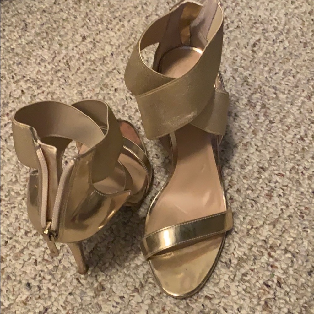 gold heels w/ zip back - fantastic wedding heels!